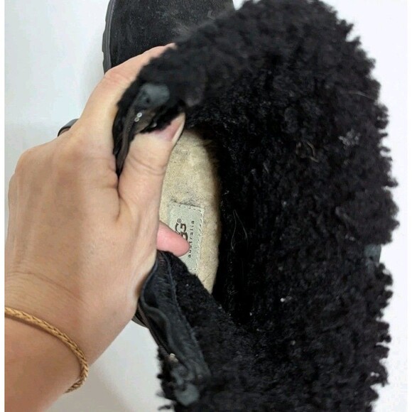 UGG Blayre II Boots Black Sz 8 Shearling Sheepskin Buckle Moto Warm Comfort EUC - Picture 8 of 12